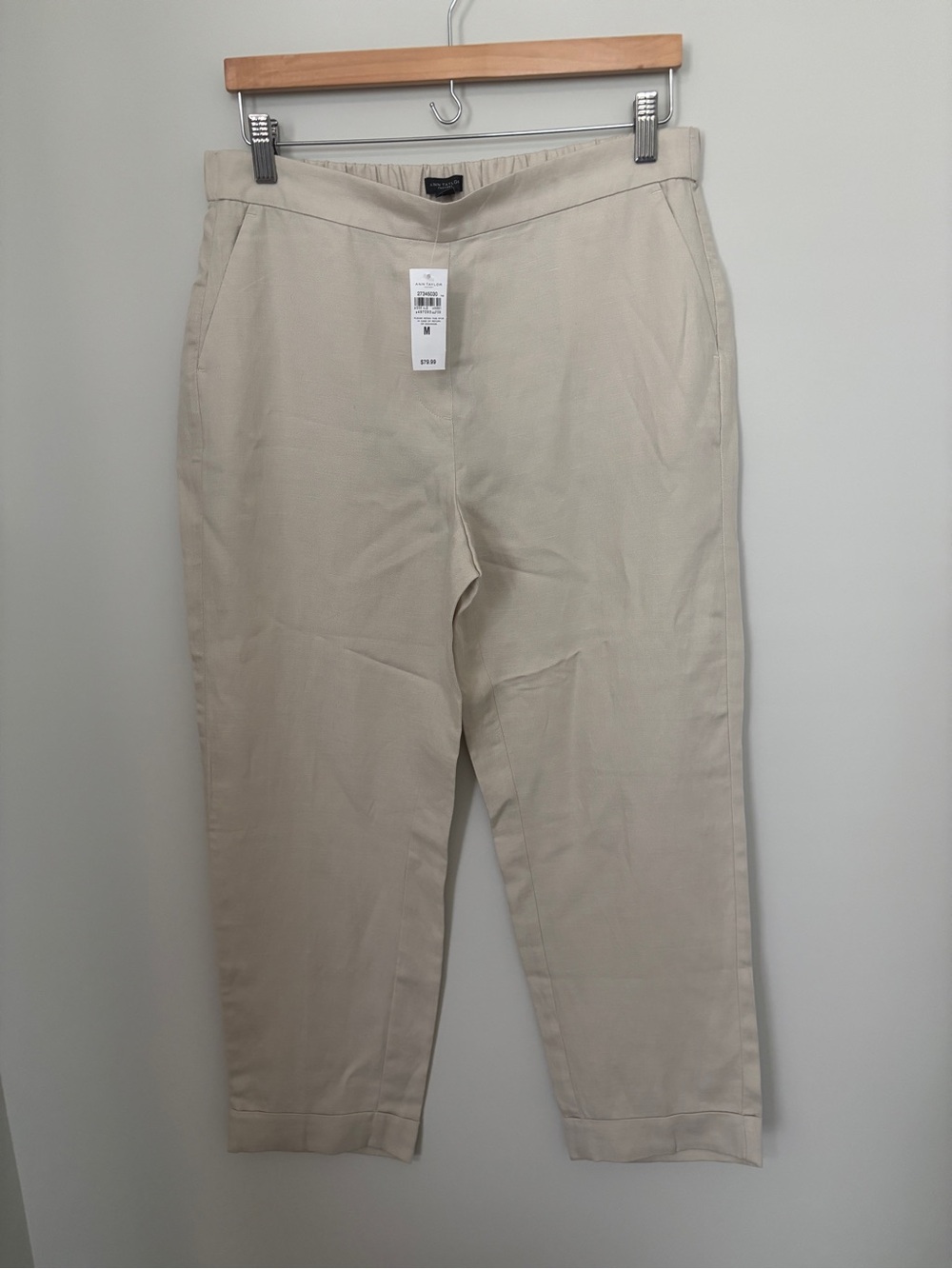 Ann Taylor Ladies Beige Casual Tapered Pants with back & front pockets NWT